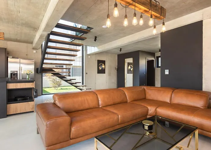 Luxury Lorkia With Sauna And Jacuzzi Vilă