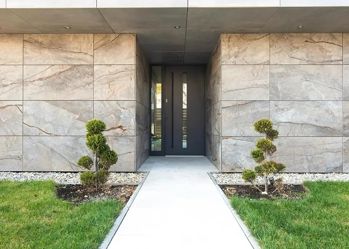 Luxury Lorkia With Sauna And Jacuzzi