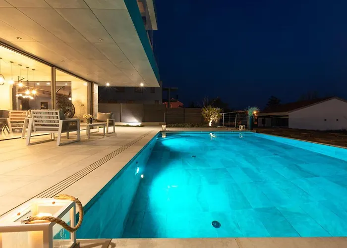 Vilă Luxury Lorkia With Sauna And Jacuzzi Baška