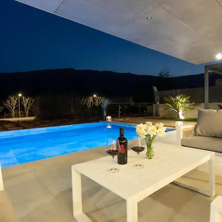 Luxury Lorkia With Sauna And Jacuzzi Villa *