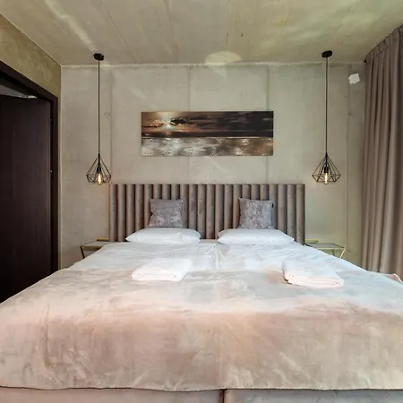 Luxury Lorkia With Sauna And Jacuzzi