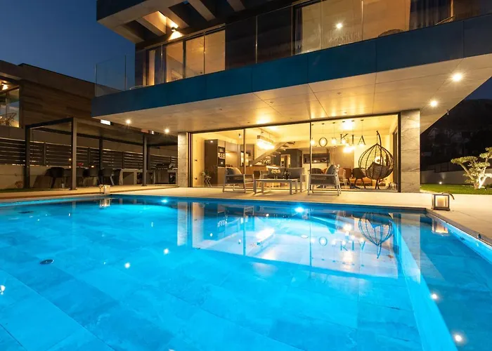 Luxury Lorkia With Sauna And Jacuzzi *