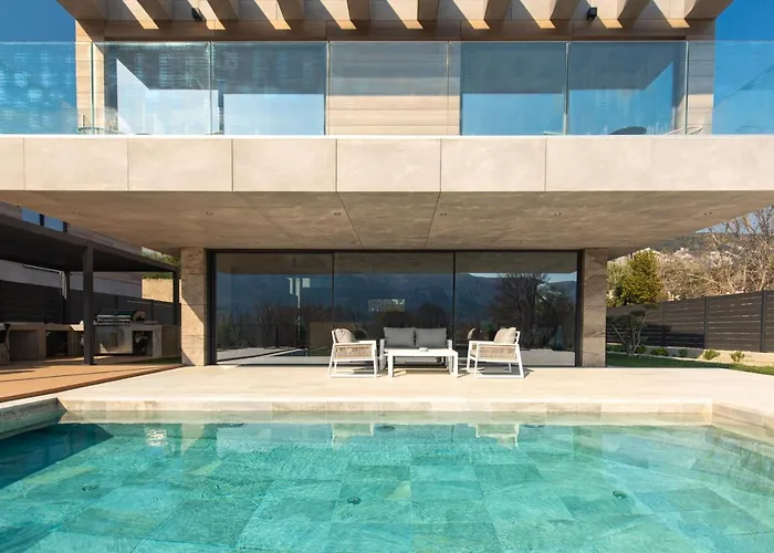 Luxury Lorkia With Sauna And Jacuzzi *