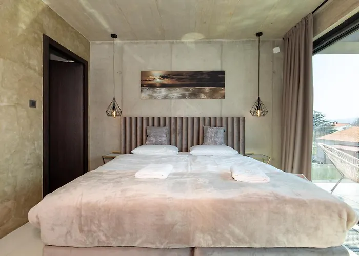Luxury Lorkia With Sauna And Jacuzzi