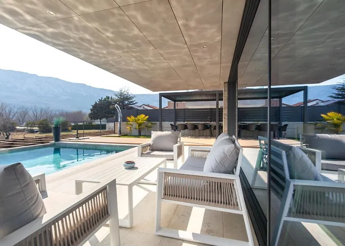 Luxury Lorkia With Sauna And Jacuzzi 别墅 *