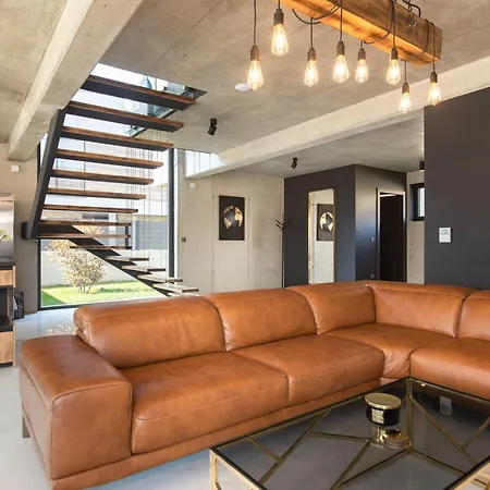 Luxury Lorkia With Sauna And Jacuzzi Villa