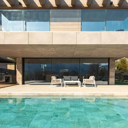 Luxury Lorkia With Sauna And Jacuzzi *