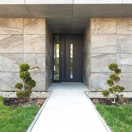 Luxury Lorkia With Sauna And Jacuzzi