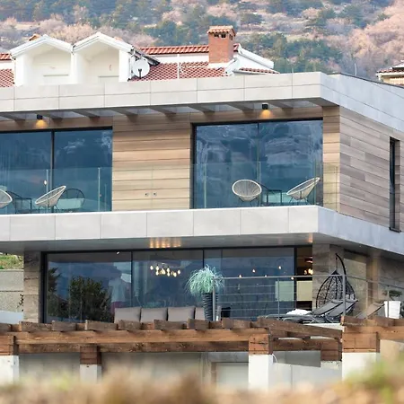 Luxury Lorkia With Sauna And Jacuzzi